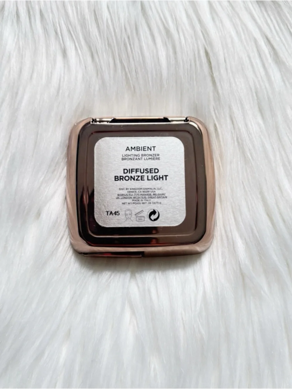 Hourglass ambient lighting bronzer